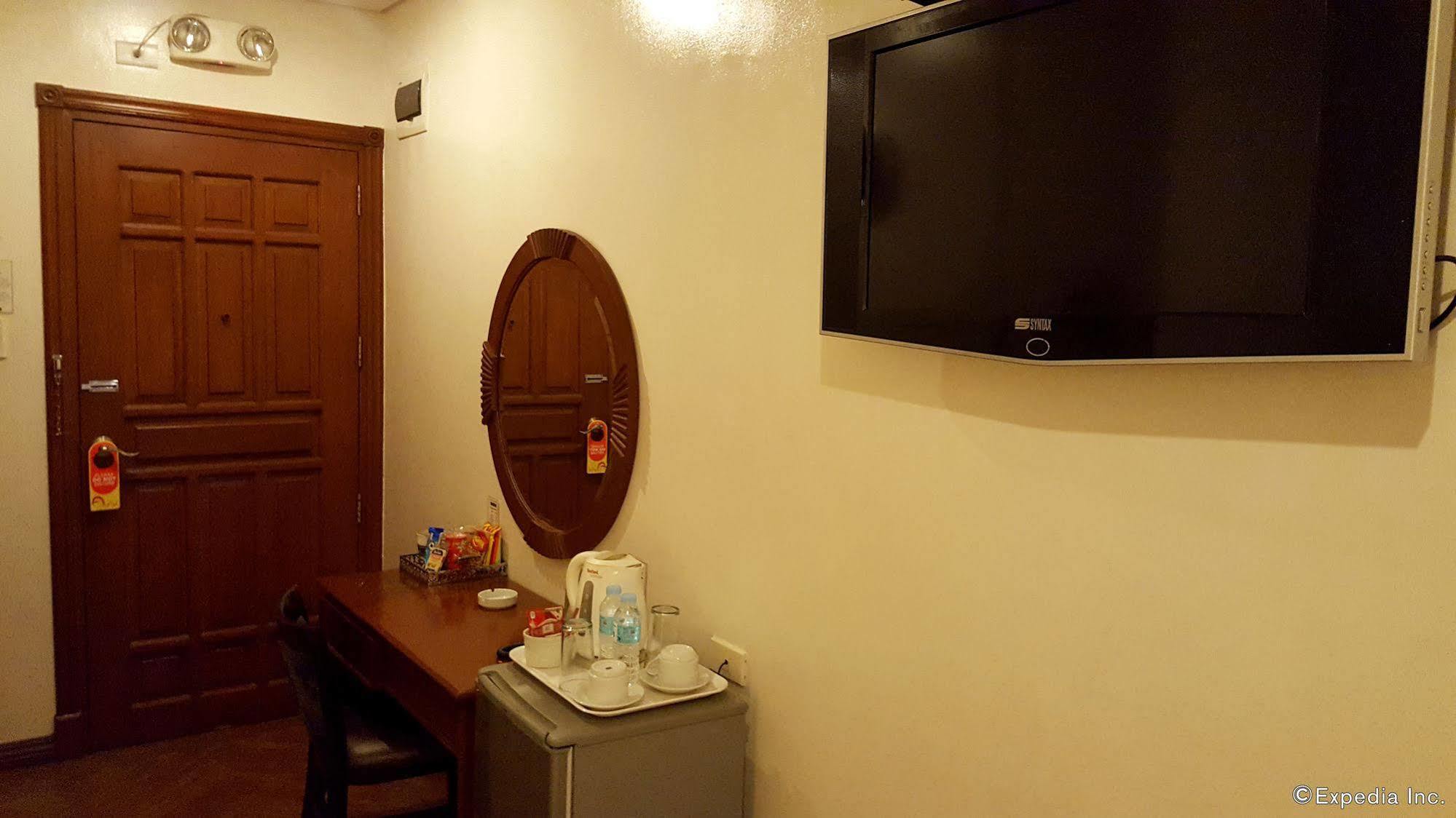 Avitel Hotel Makati City Exteriör bild