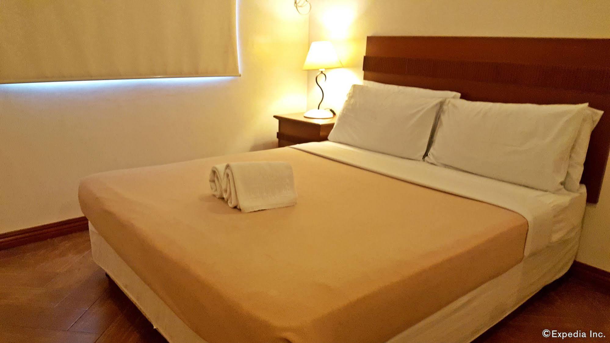 Avitel Hotel Makati City Exteriör bild
