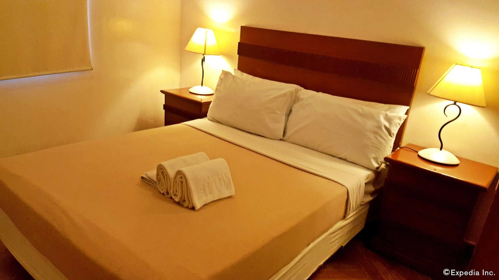 Avitel Hotel Makati City Exteriör bild