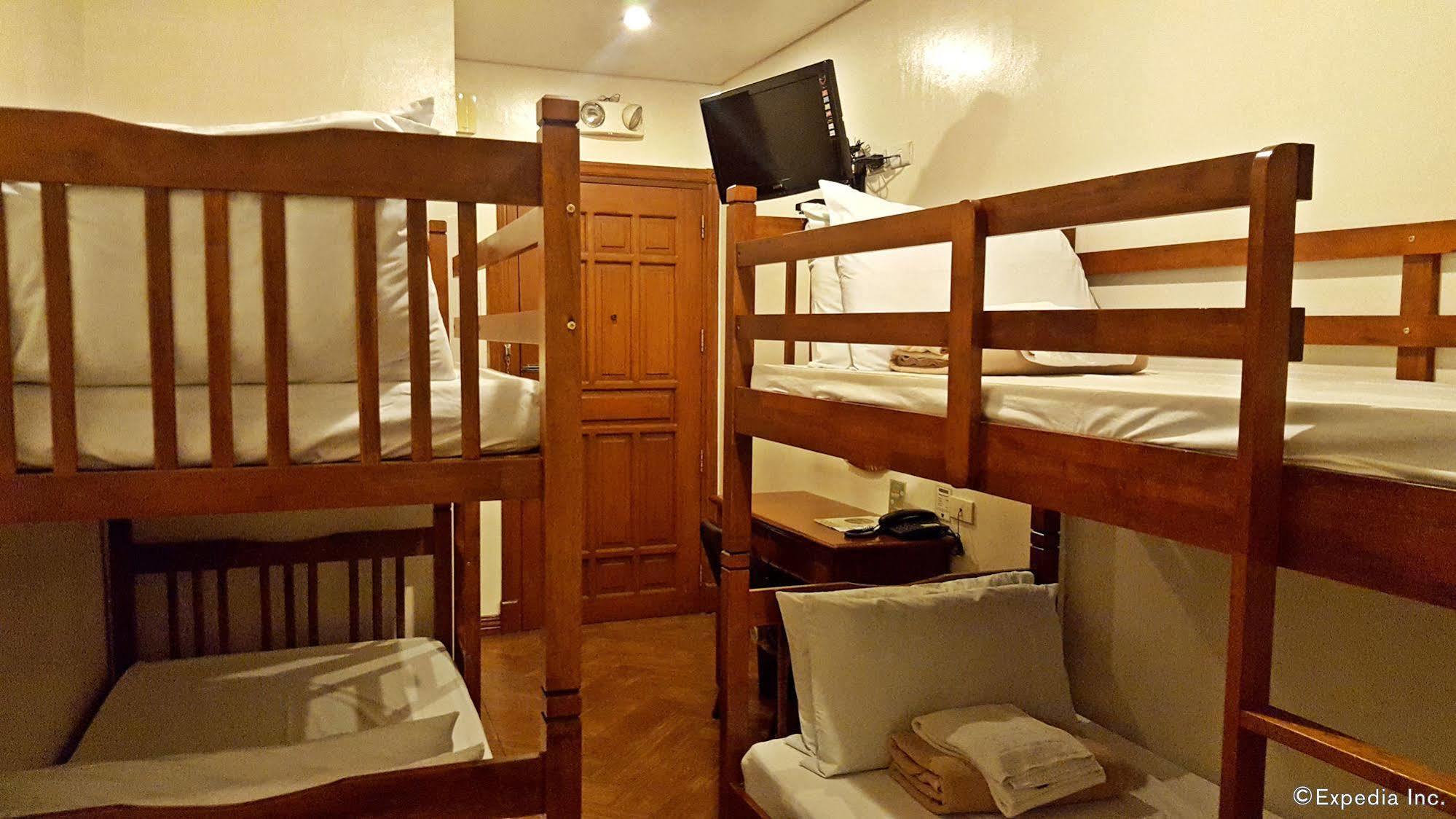 Avitel Hotel Makati City Exteriör bild