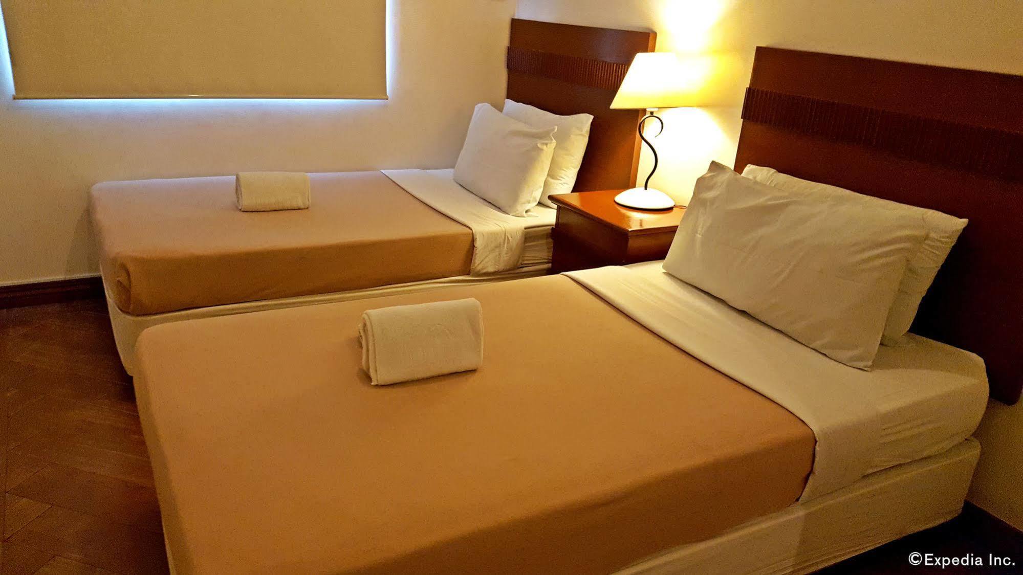 Avitel Hotel Makati City Exteriör bild