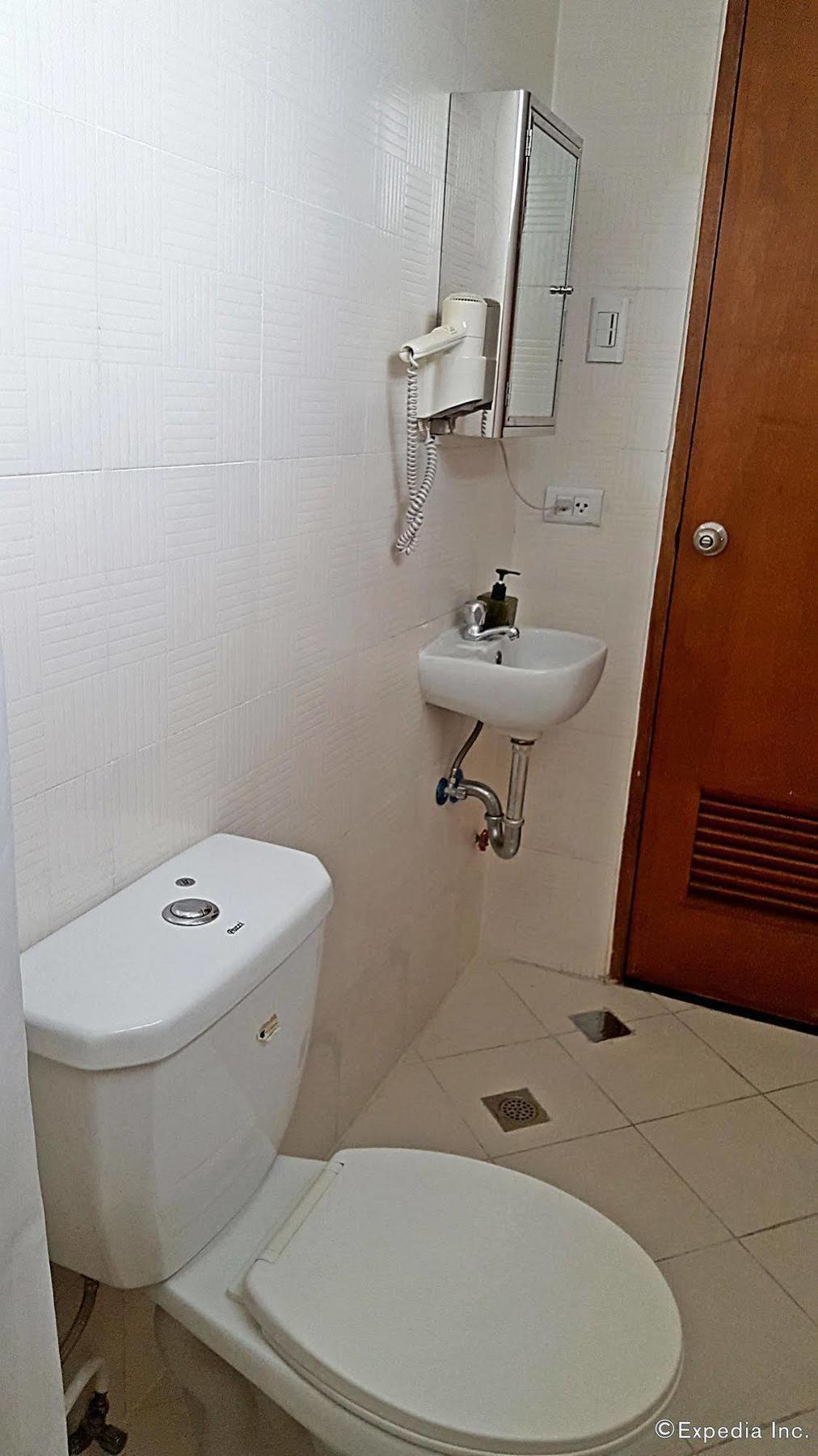 Avitel Hotel Makati City Exteriör bild