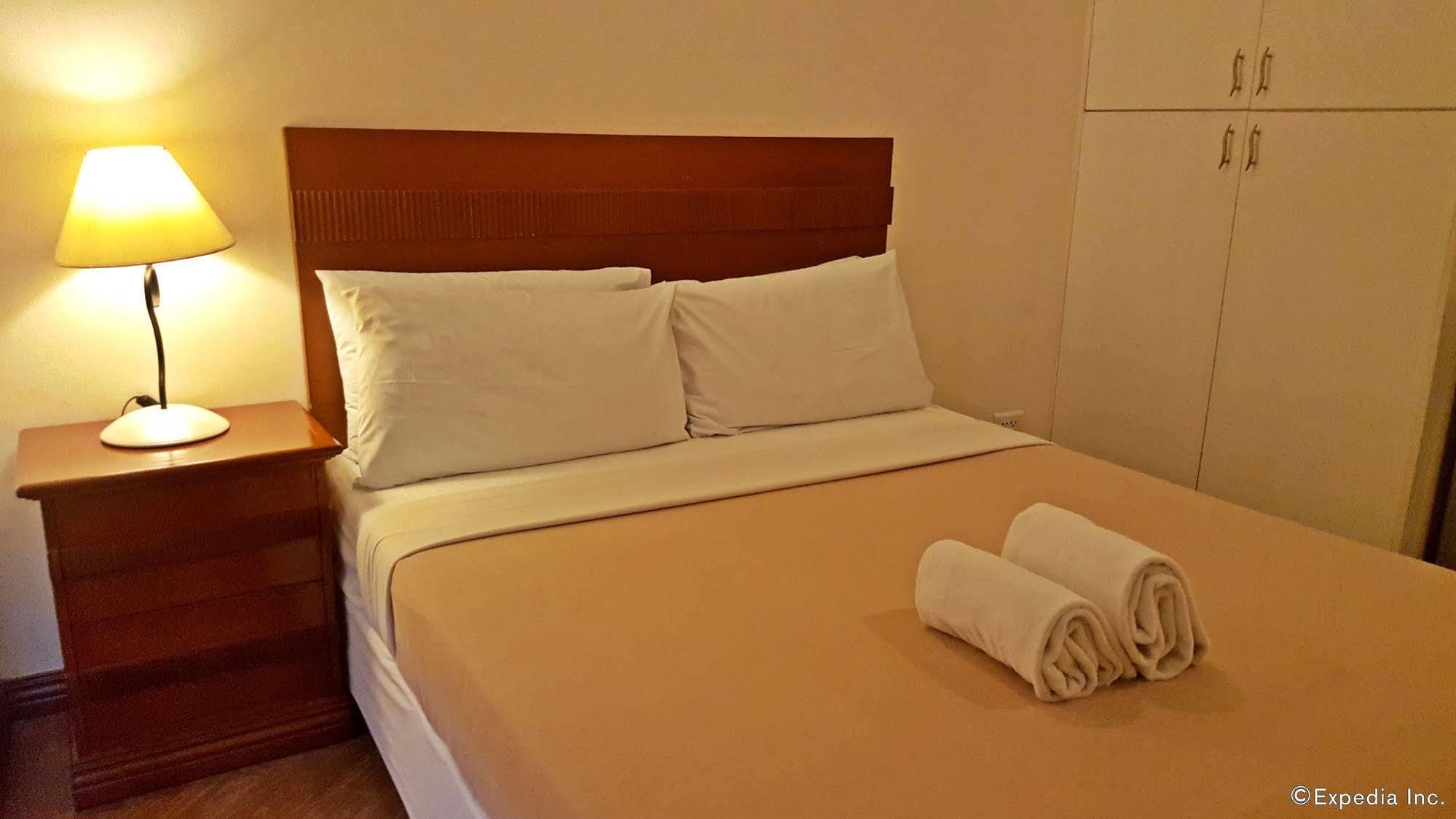 Avitel Hotel Makati City Exteriör bild