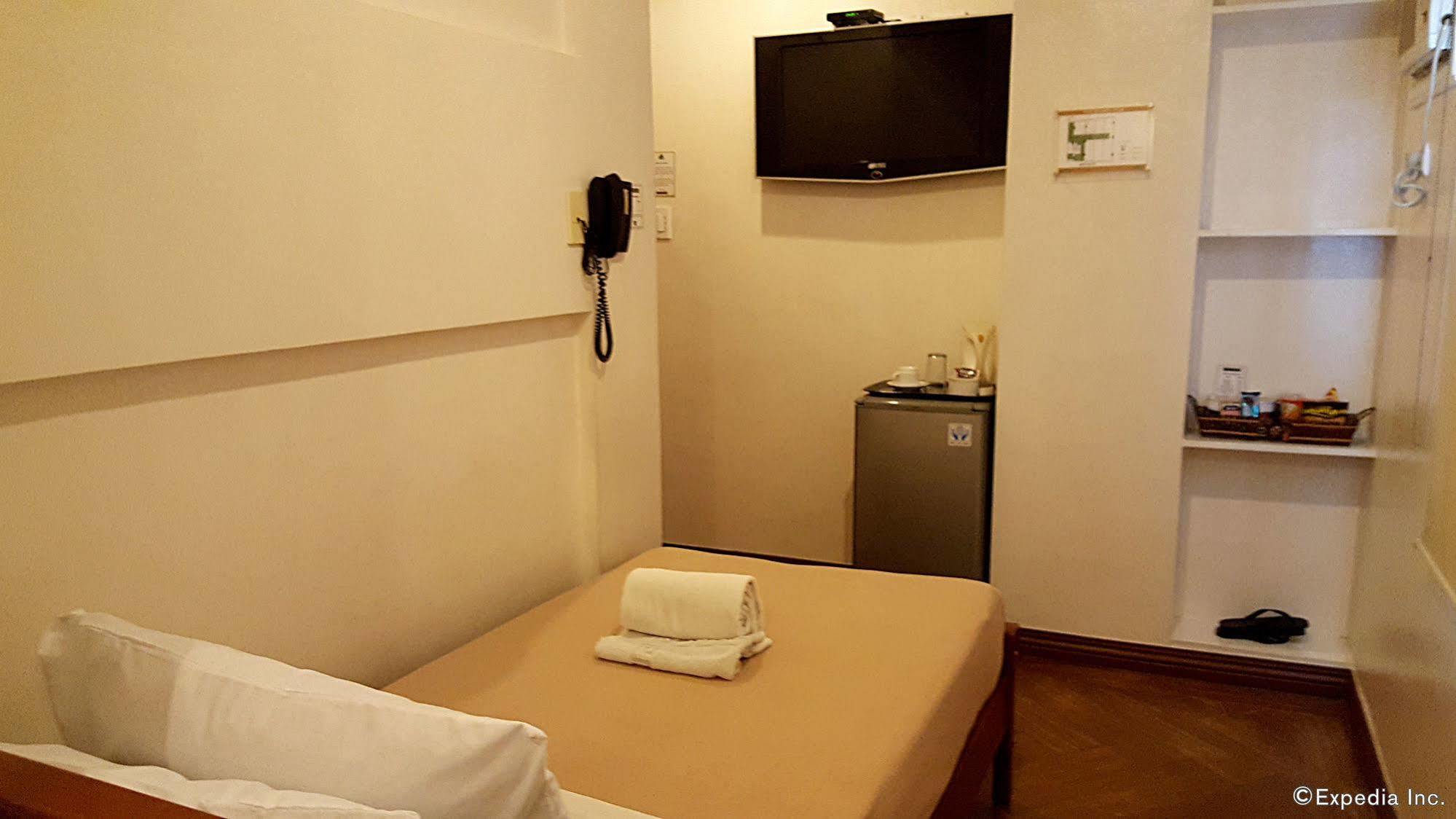 Avitel Hotel Makati City Exteriör bild